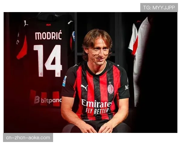 终场哨响，克罗地亚老将莫德里奇跪地掩面